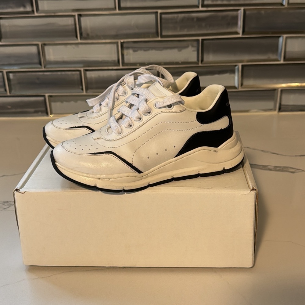 D&G kid sneaker minor scuff marks